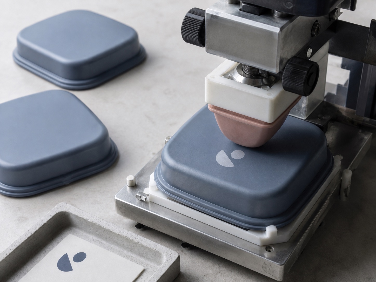 Pad-printing setup applying a simple geometric mark to a product lid